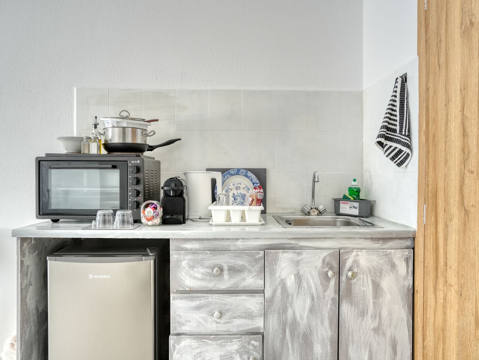 Compact kitchenette