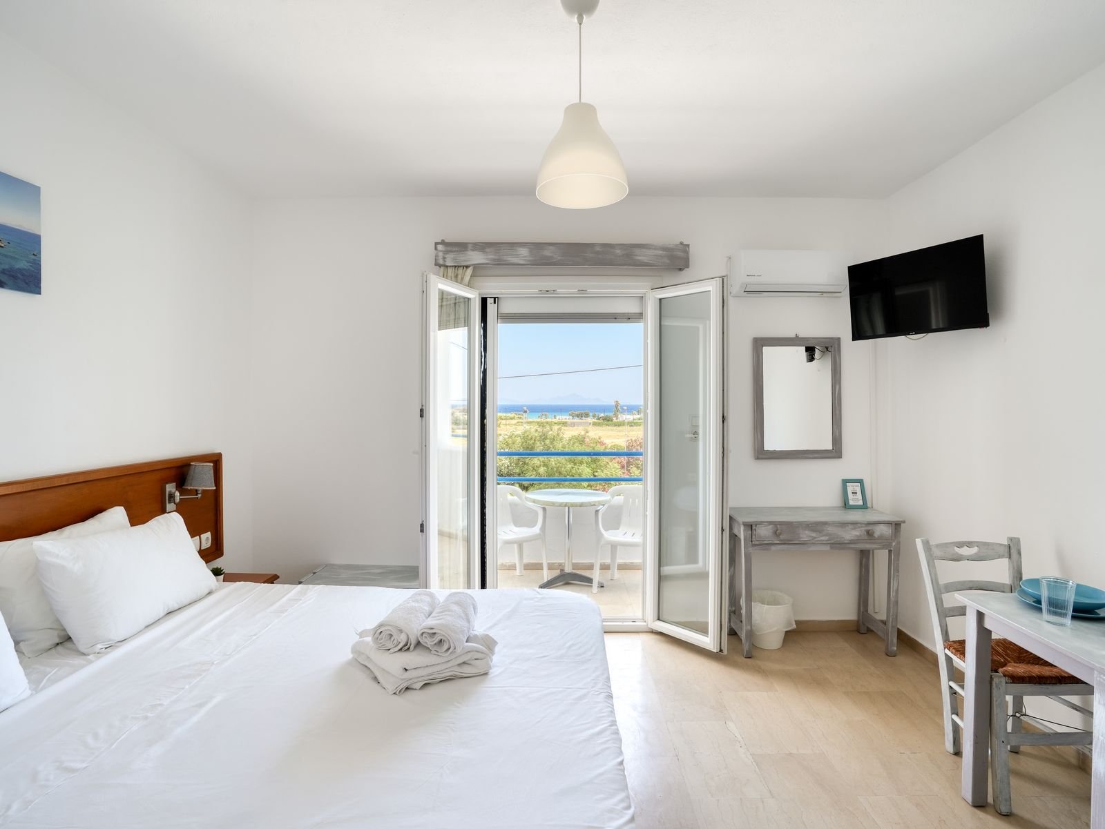 Sea view studio with double bed and open balcony door