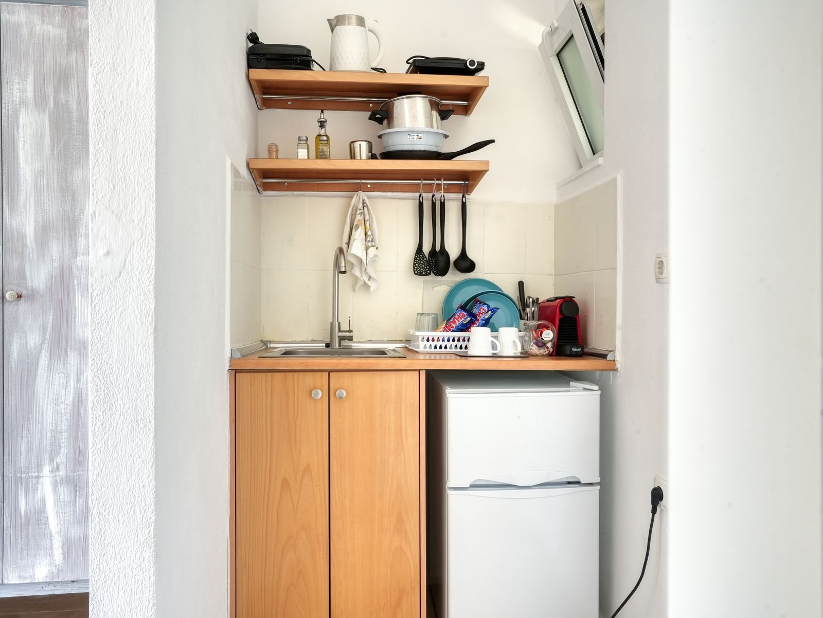 Fully equipped kitchenette